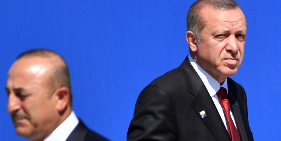 Με παραίτηση απείλησε ο Τσαβούσογλου τον Ερντογάν - Το παρασκήνιο με τους πρέσβεις 